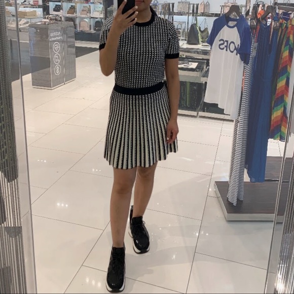 Michael Kors Geometric Grid Stretch-viscose Pleated Skirt - Picture 4 of 8